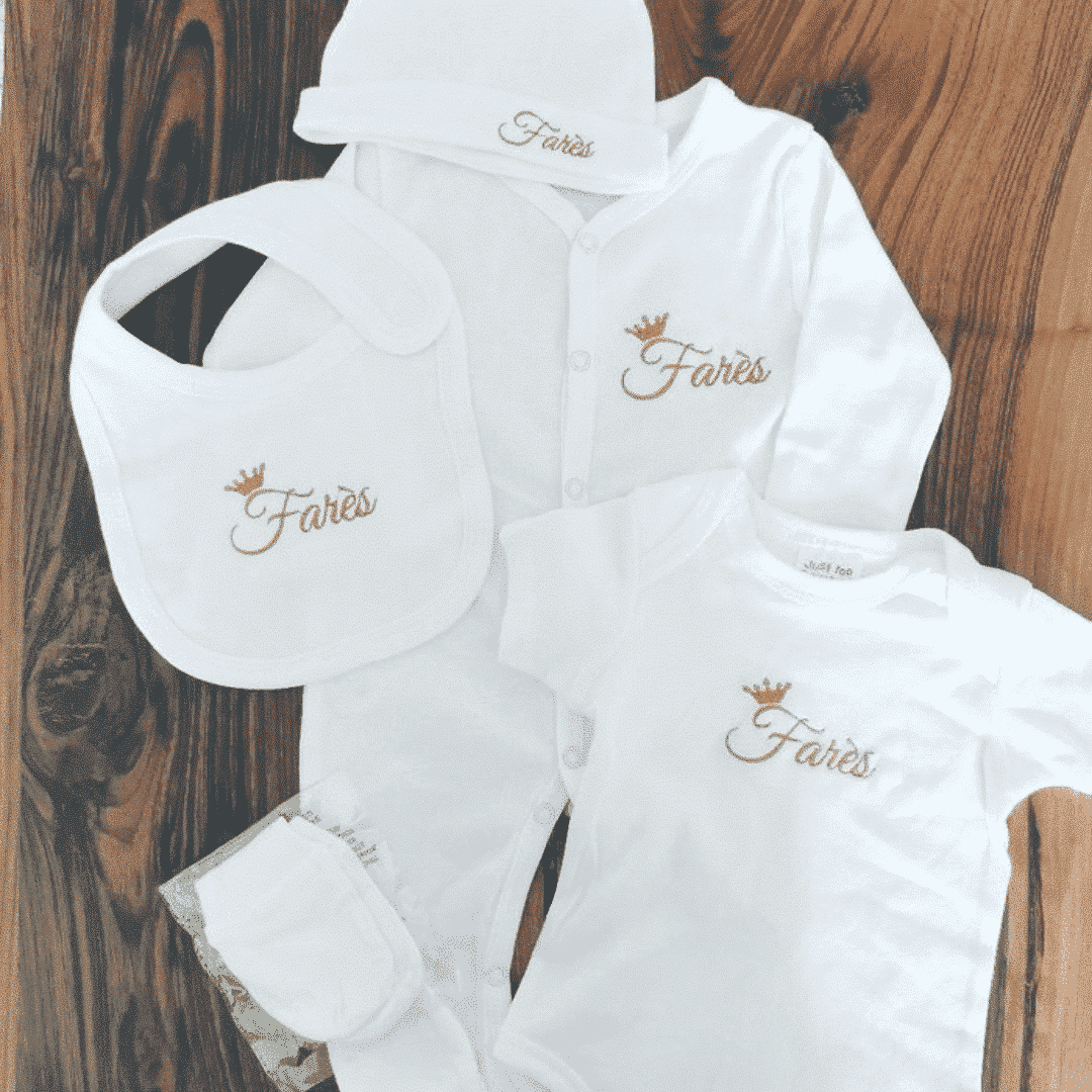 Tenue de naissance personnalisée