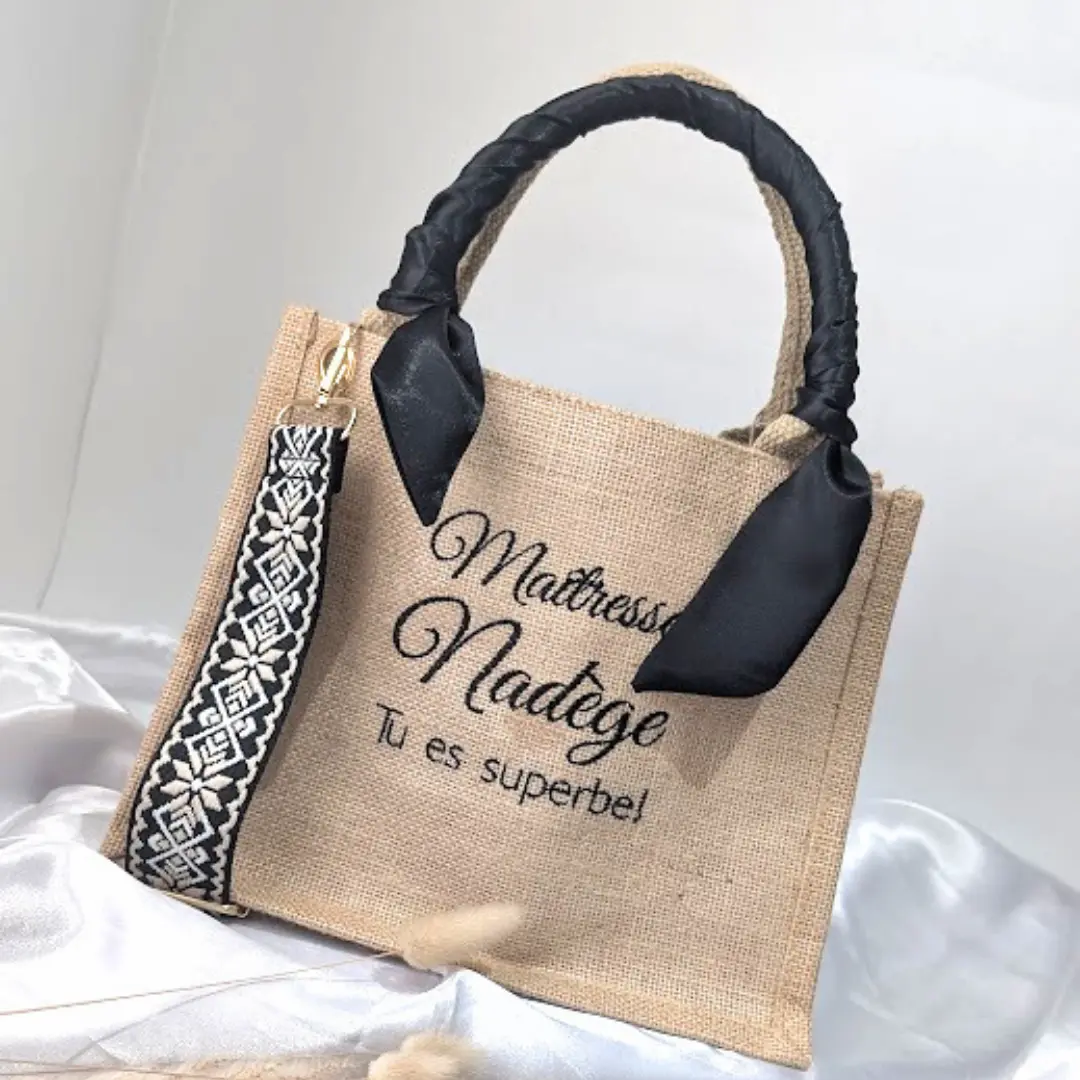 Sac en jute brodé personnalisé (3) Sac en jute brodé personnalisé (1)