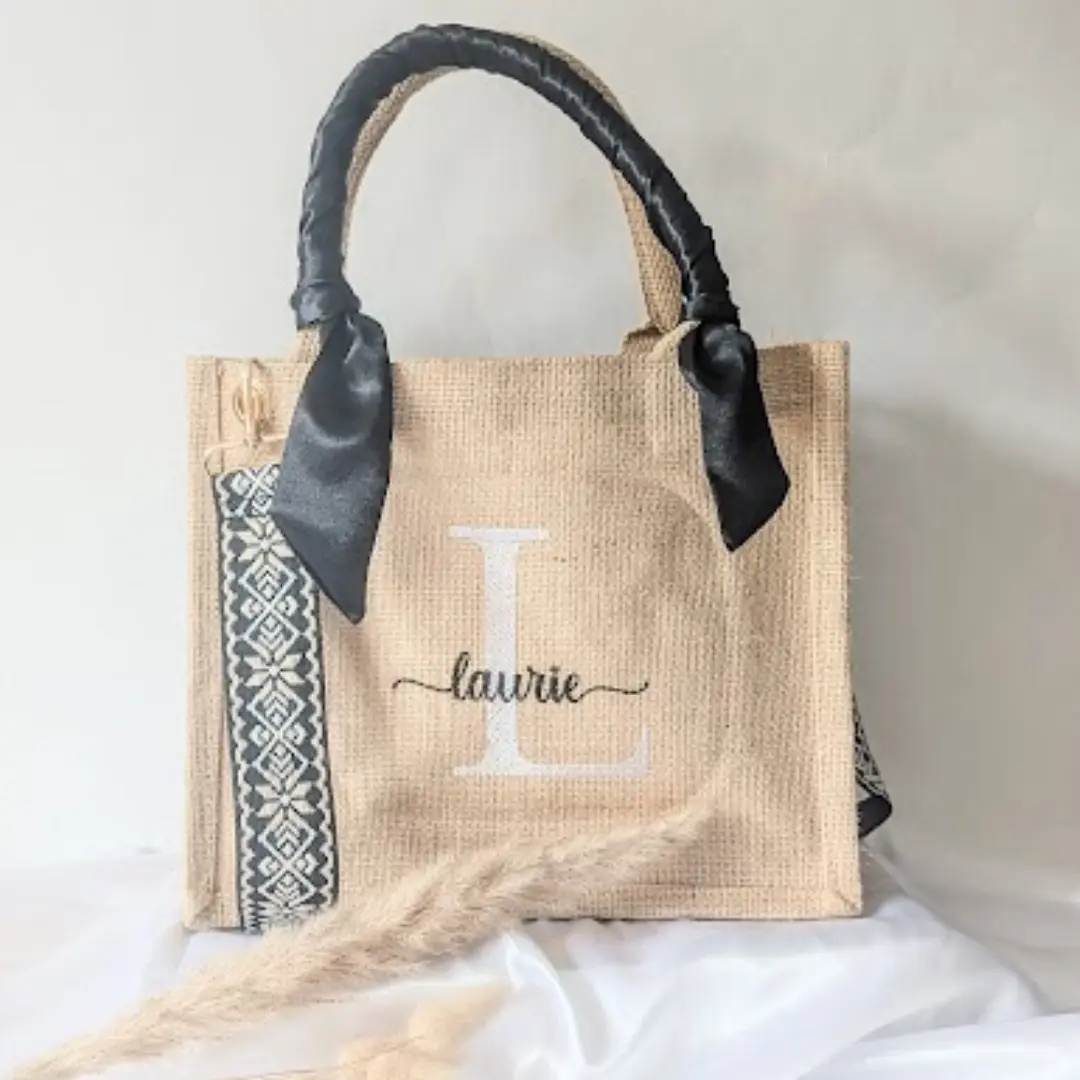 Sac en jute brodé personnalisé (5) Sac en jute brodé personnalisé (1)