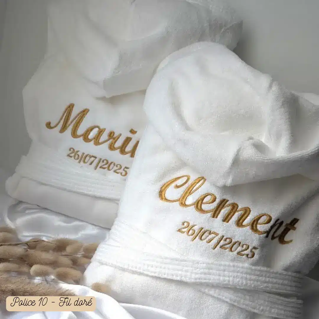 Peignoir de bain personnalisé (3) peignoir de bain blanc brodé d'un prénom idéal pour un cadeau personnalisé