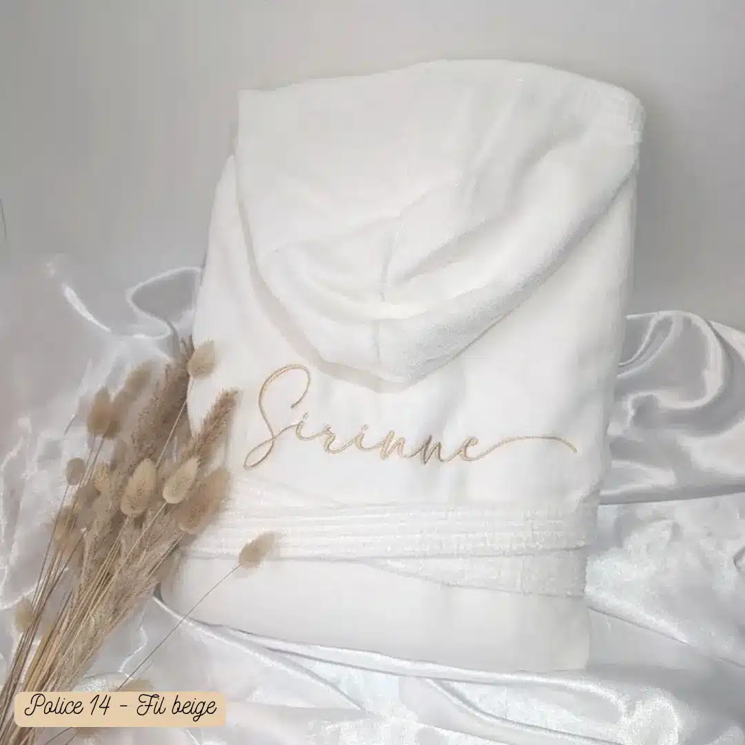 Peignoir de bain personnalisé peignoir de bain blanc brodé d'un prénom idéal pour un cadeau personnalisé