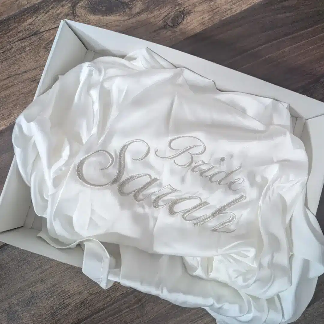 Peignoir satin personnalisé peignoir en satin personnalisé brodé d'un prénom pour mariée