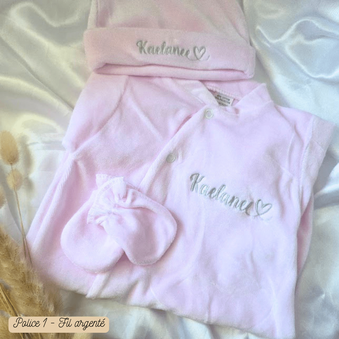kit naissance personnalisé en velours (2) Tenue de naissance en velours pour bebe rose brodé d'un prénom