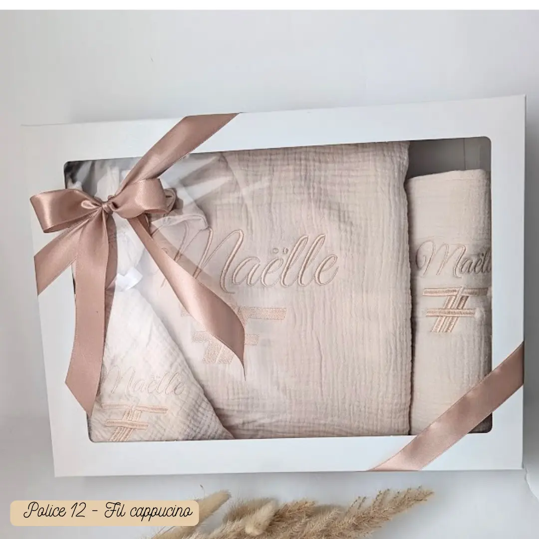 Coffret bébé personnalisable _ Dreamer Box _ Gaze de coton (2) Coffret bébé personnalisé d'une broderie prénom et composé d'un plaid d'un doudou et d'un protège carnet de santé idéal pour un cadeau