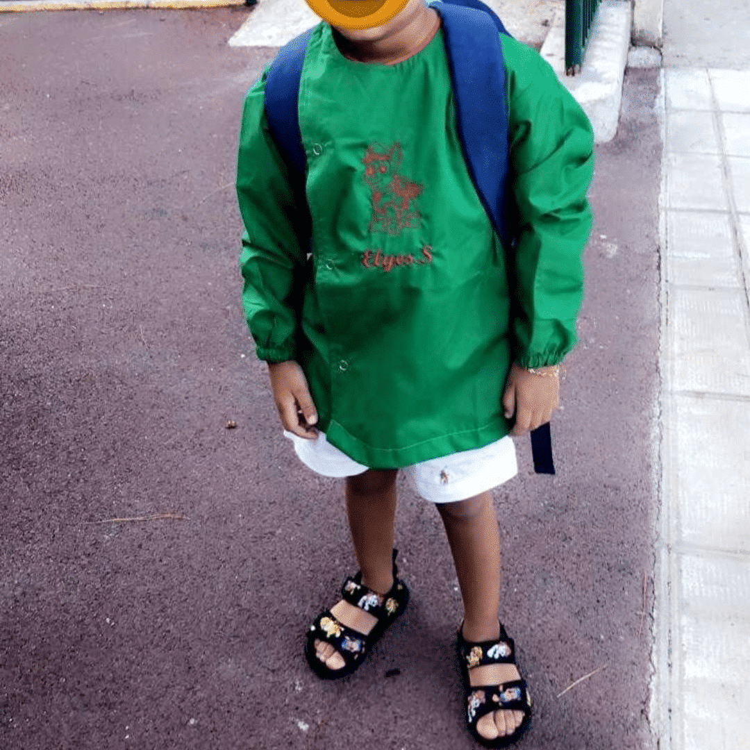 Blouse maternelle vert en tissus garçon Blouse maternelle / Tablier d'école en tissus vert pour fille et garçon personnalisé dans notre atelier à Nice