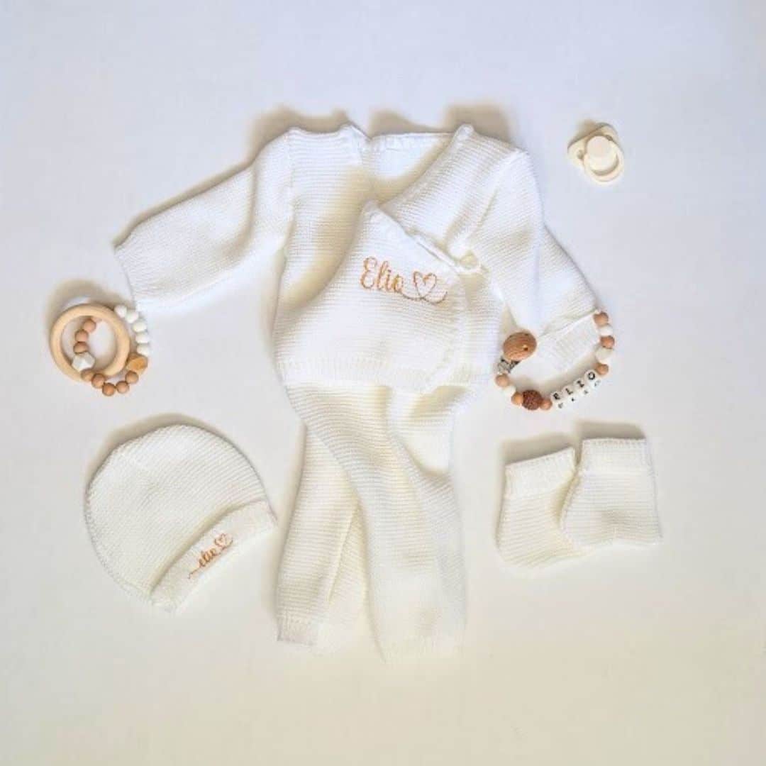 ensemble naissance bébé ensemble naissance bébé en tricot blanc personnalisé d'une broderie doré Elio