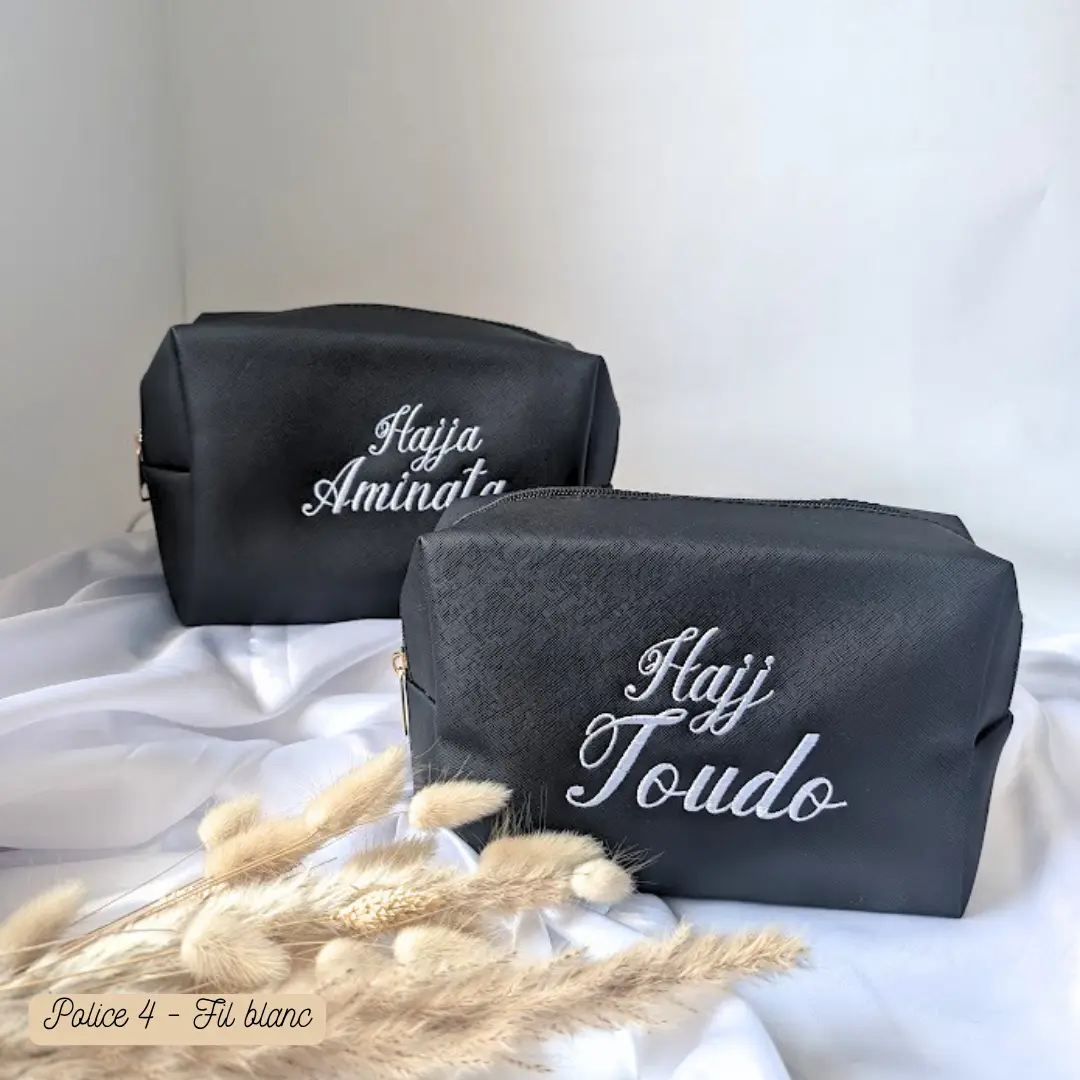 Trousse de toilette homme (2) Trousse de toilette homme noir en simili cuir personnalisée brodé d'un prénom
