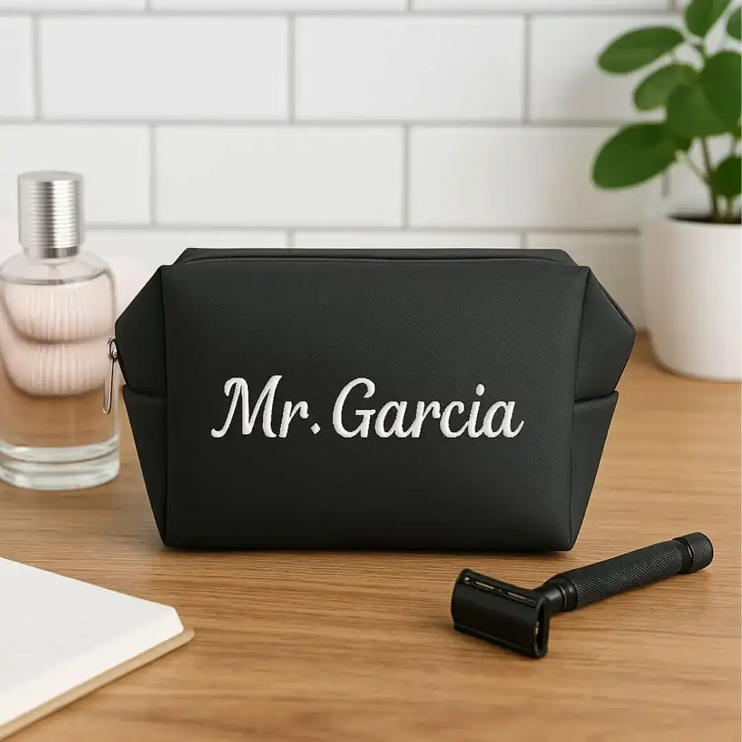 Trousse de toilette pour homme en similicuir noir brodé avec un prénom
