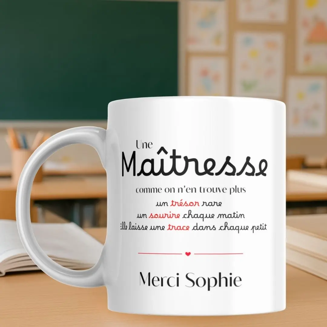 tasse merci maitresse personnalisé avec message poétique une maîtresse comme on n'en trouve plus, une trésor rare, un sourire chaque matin. Elle laisse une trace dans chaque petit cœur. Merci Sophie