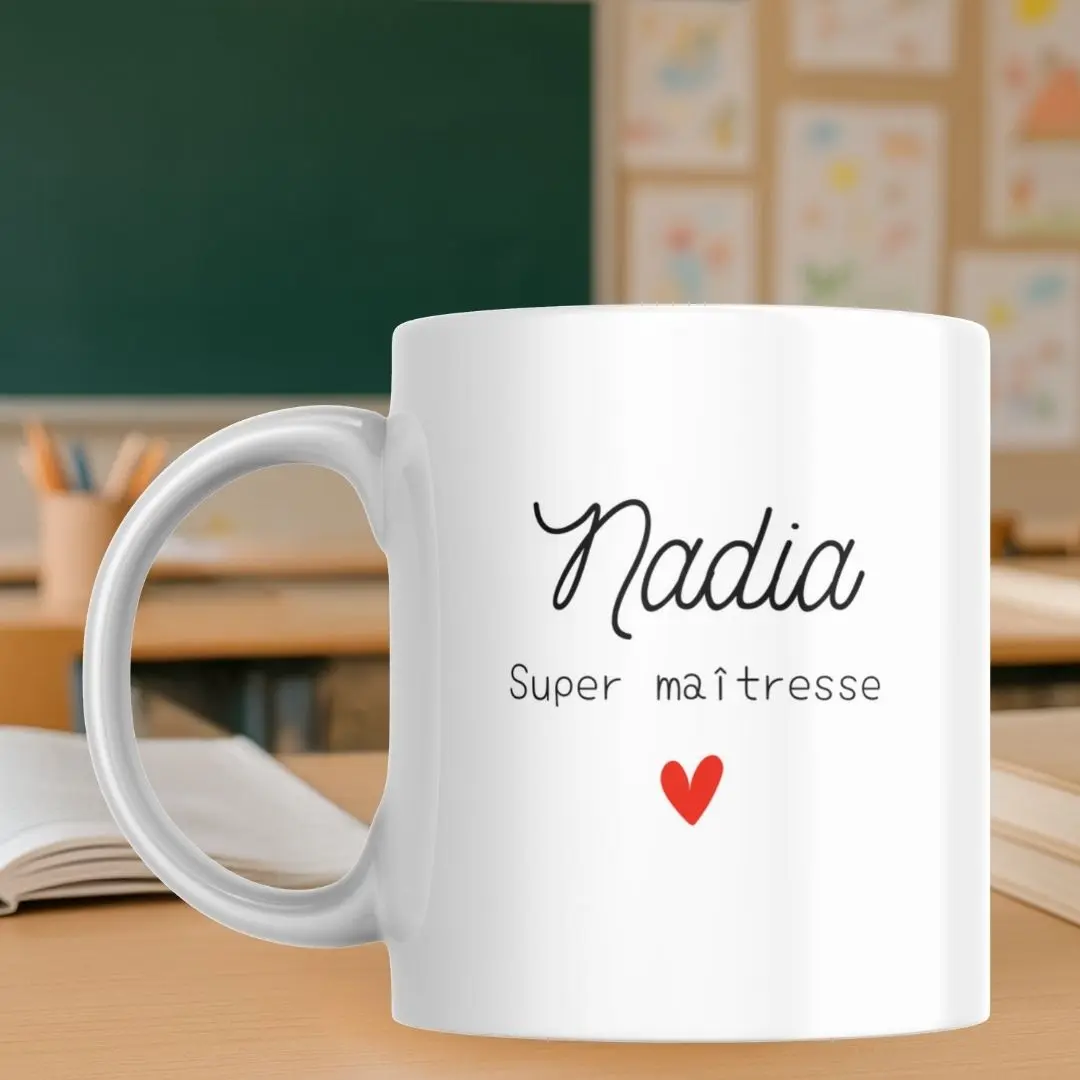 tasse super maitresse personnalisé avec inscription Nadia super maîtresse cœur rouge