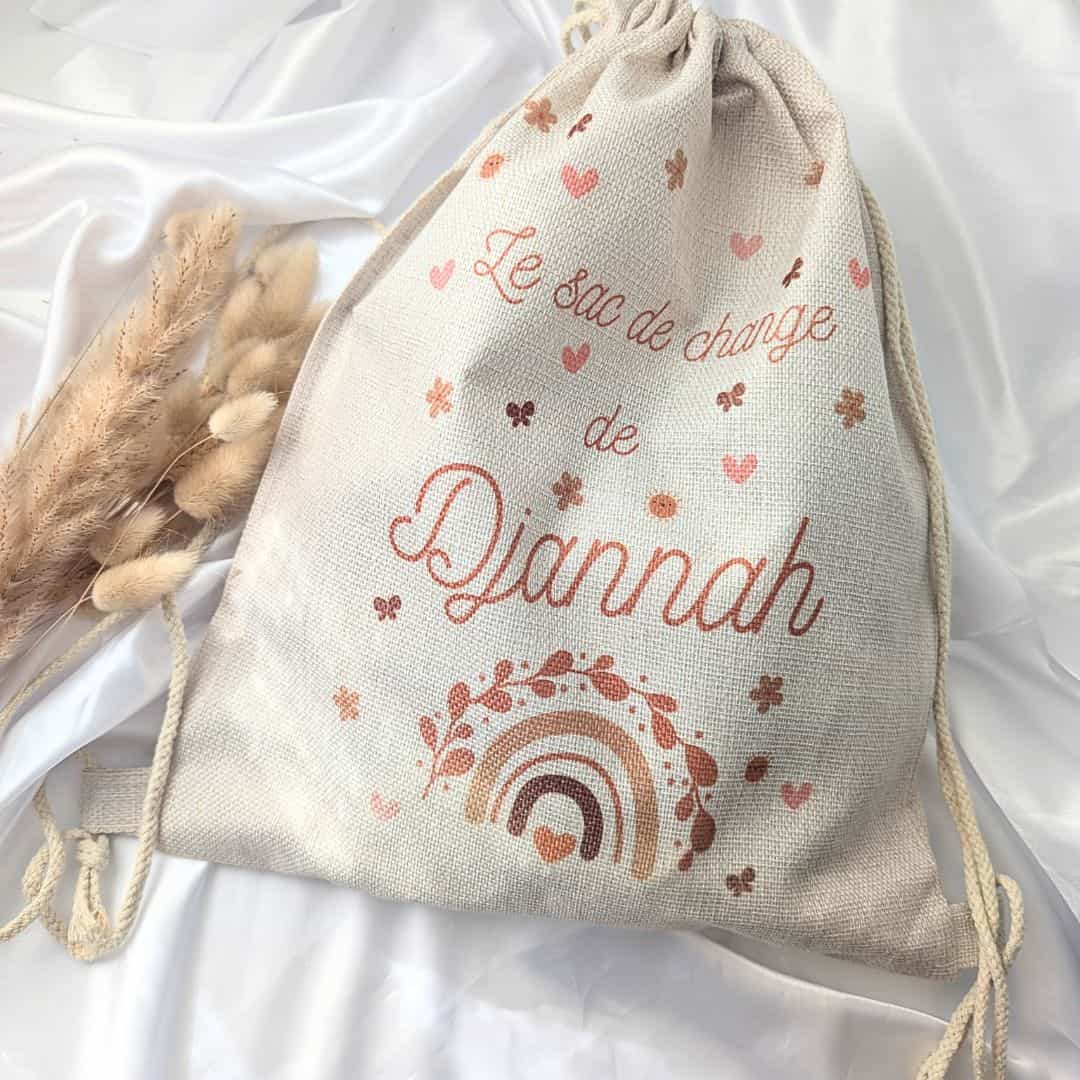 Sac tissu personnalisé pour rentrée scolaire de maternelle prénom motif arc en ciel