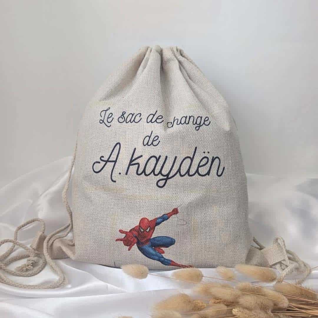 sac en tissus personnalisé (4) le sac de change de Kayden pour la rentrée de maternelle sur le thème des super héros