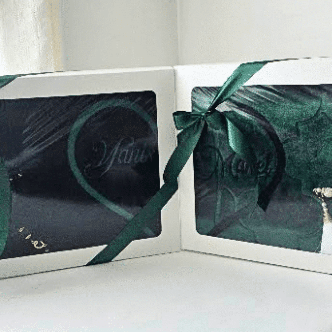 Duo Tapis de prière personnalisé Couple (4) Duo de tapis de prière brodé de double coeur avec leur prénom, cadeau personnalisé parfait pour les couples