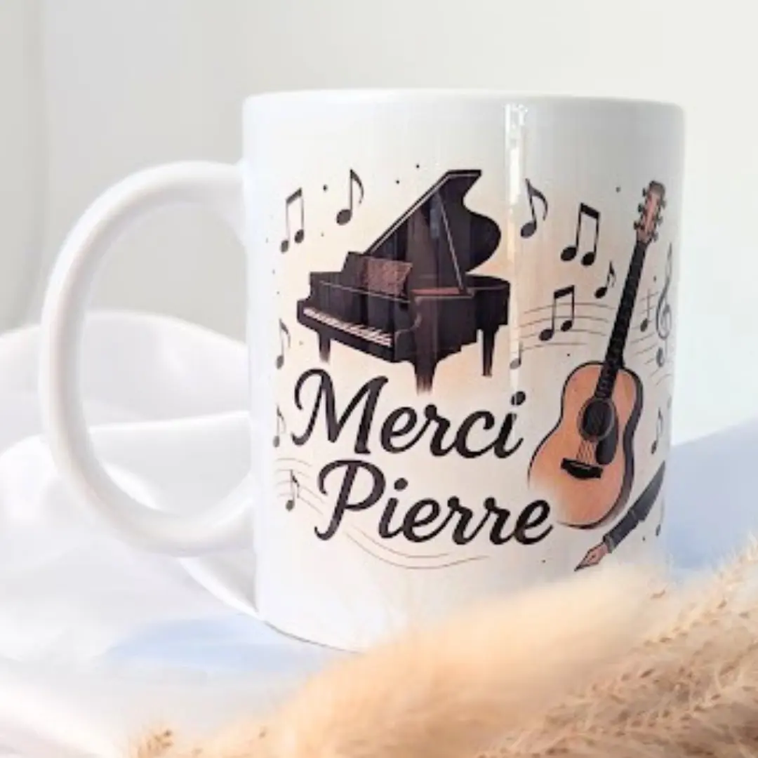mug personnalisé avec prénom pour professeur de musique avec dessin de piano et guitare