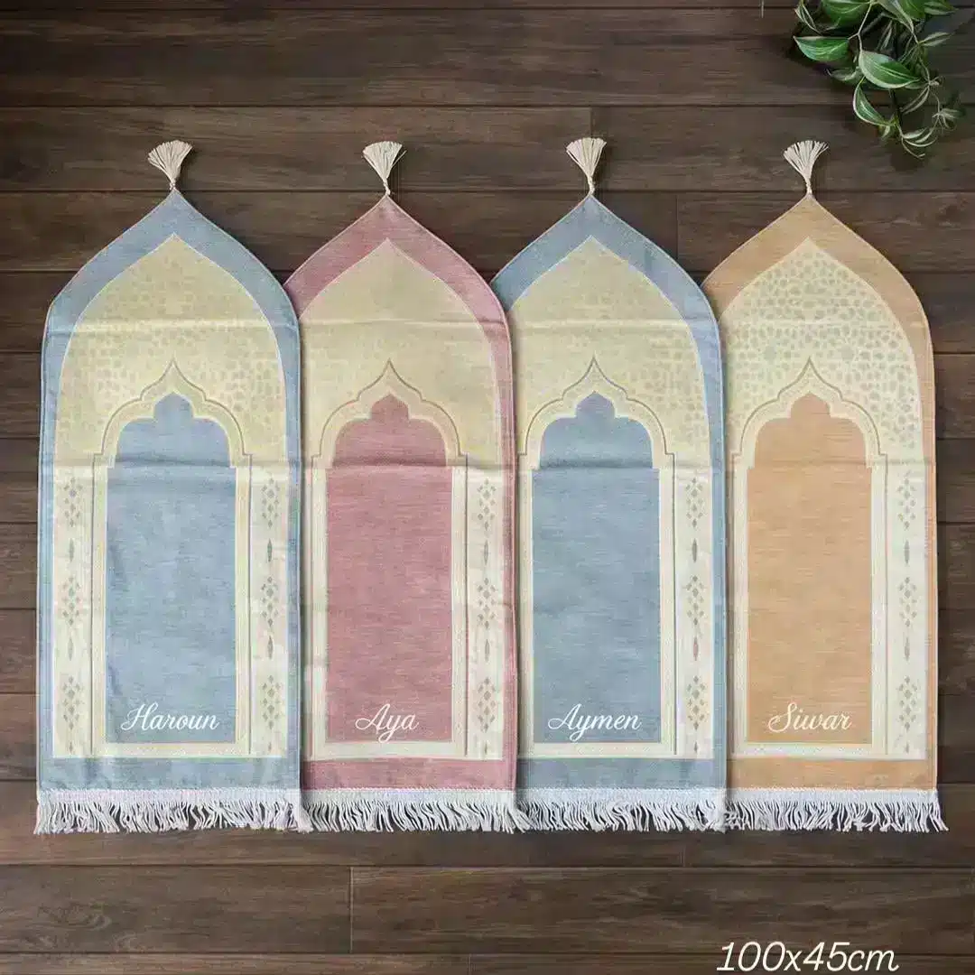 Tapis de prière enfant personnalisé brodé du prénom de l'enfant plusieurs couleur framboise beige taupe bleu vert