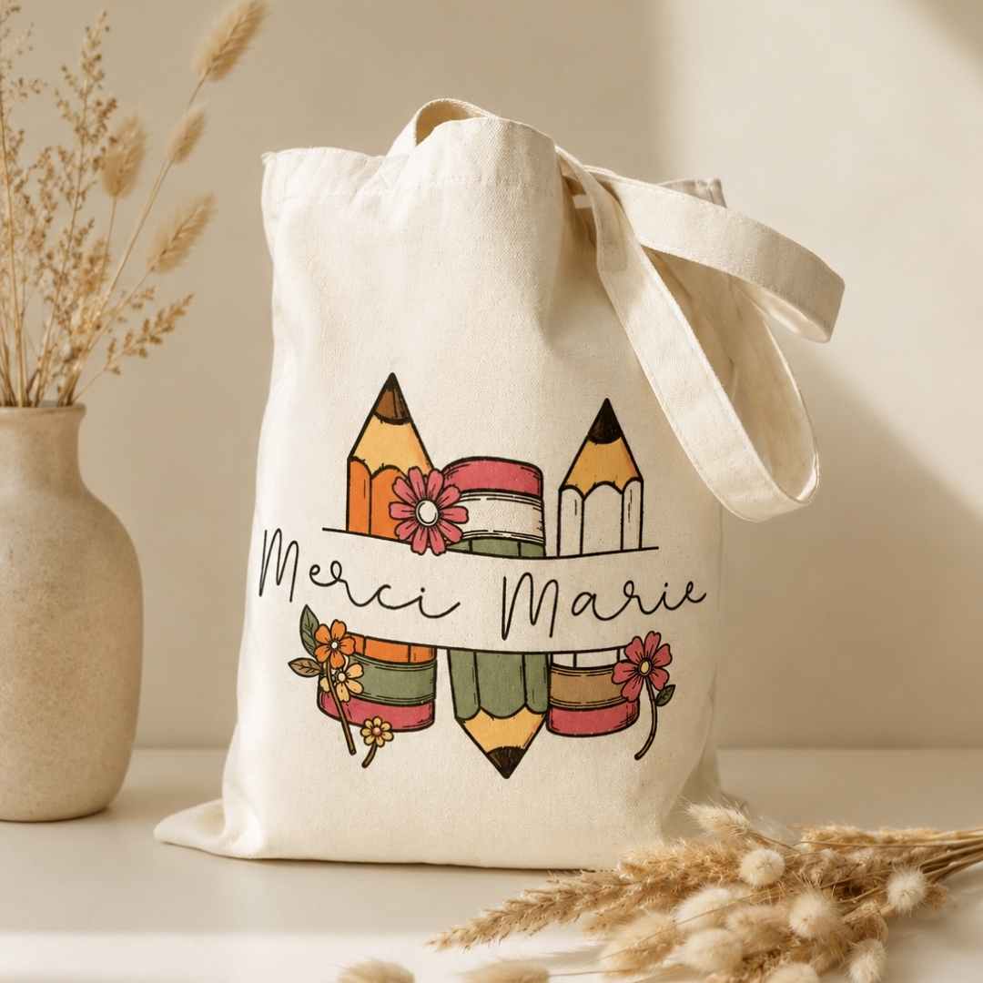 3 tote bag beige personnalisés pour maitresse, astem et aesh comme cadeau de fin d'année merci maitresse