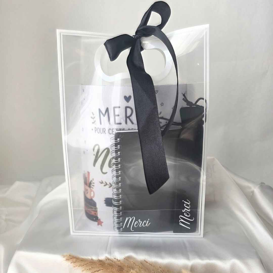 coffret cadeau maitre personnalisé contenant un tapis de souris personnalisé, un carnet et une housse en velours